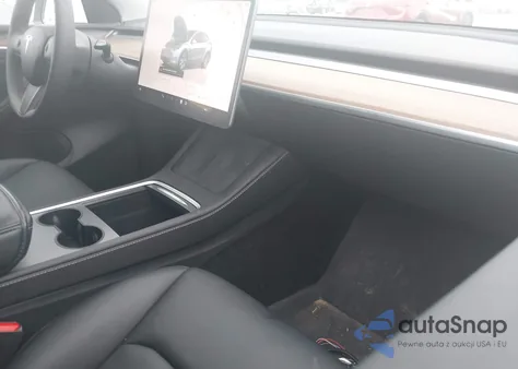 2024 Tesla Model Y Long Range Dual Motor All-Wheel Drive z USA, uszkodzony, nr VIN 7SAYGAEE6RF066823